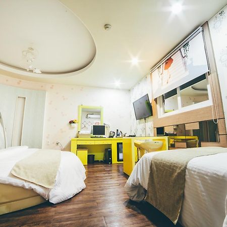 Hole In One Hotel Sacheon Exterior photo