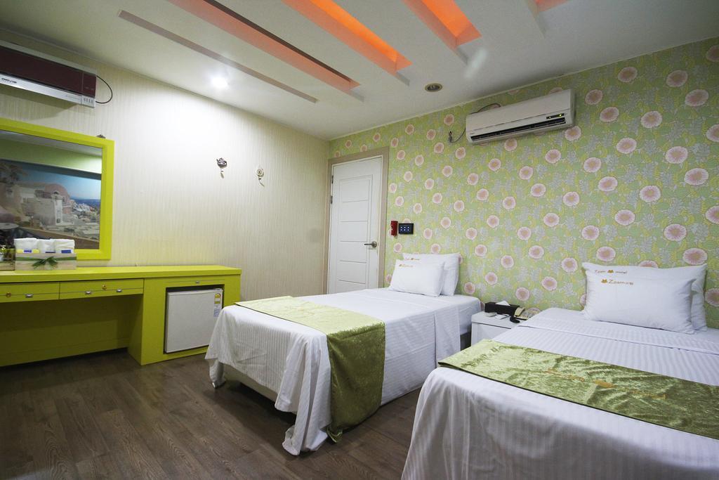 Hole In One Hotel Sacheon Exterior photo
