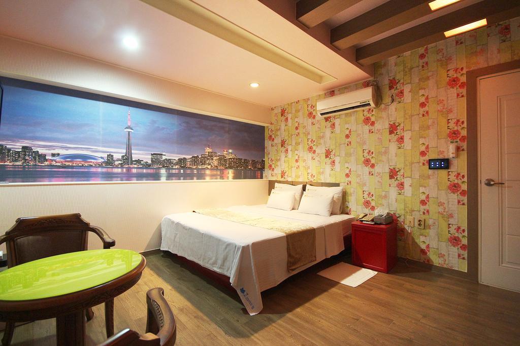 Hole In One Hotel Sacheon Exterior photo