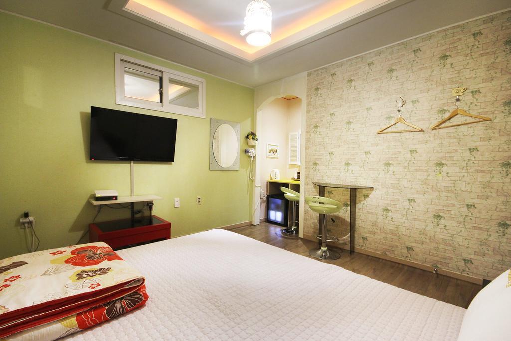 Hole In One Hotel Sacheon Exterior photo