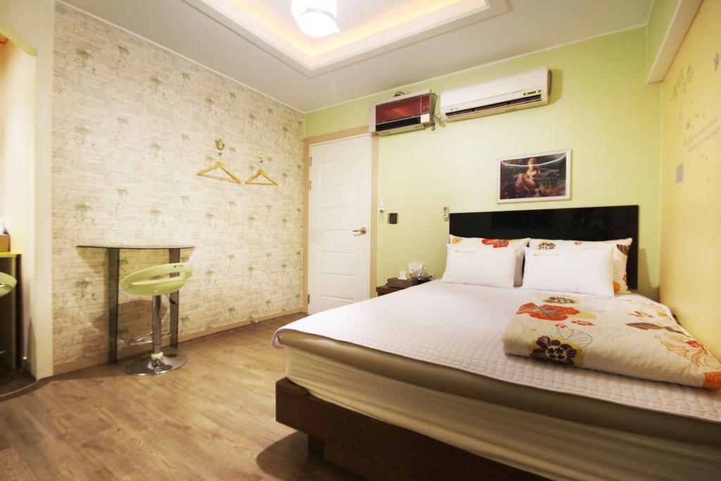 Hole In One Hotel Sacheon Exterior photo