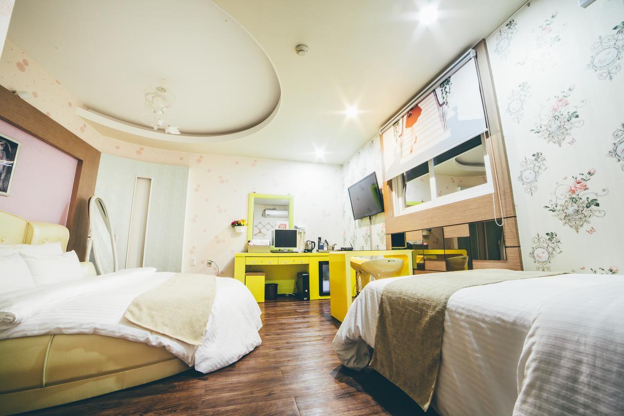 Hole In One Hotel Sacheon Exterior photo